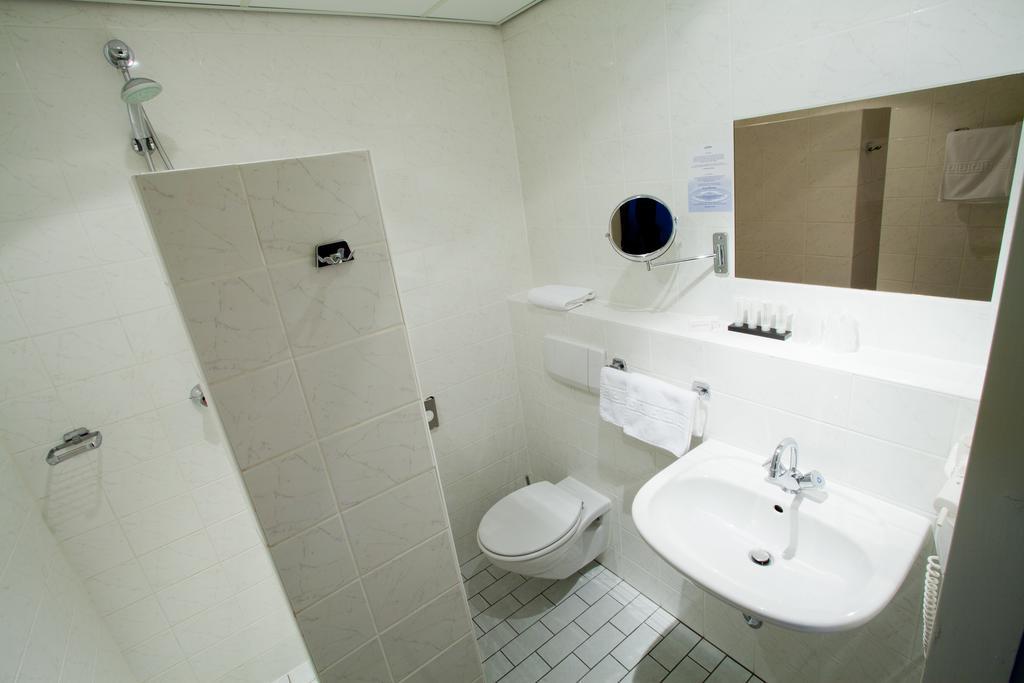 Two Brothers Hotel Astoria Noordwijk Ruang foto